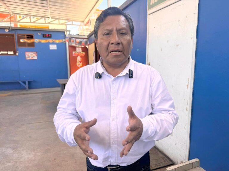 Comerciantes aperturan stands para campaña escolar en el fundo Acacollo