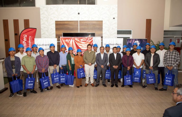20 jóvenes ileños acceden a beca técnica con el programa Forjando Futuro de Southern Perú