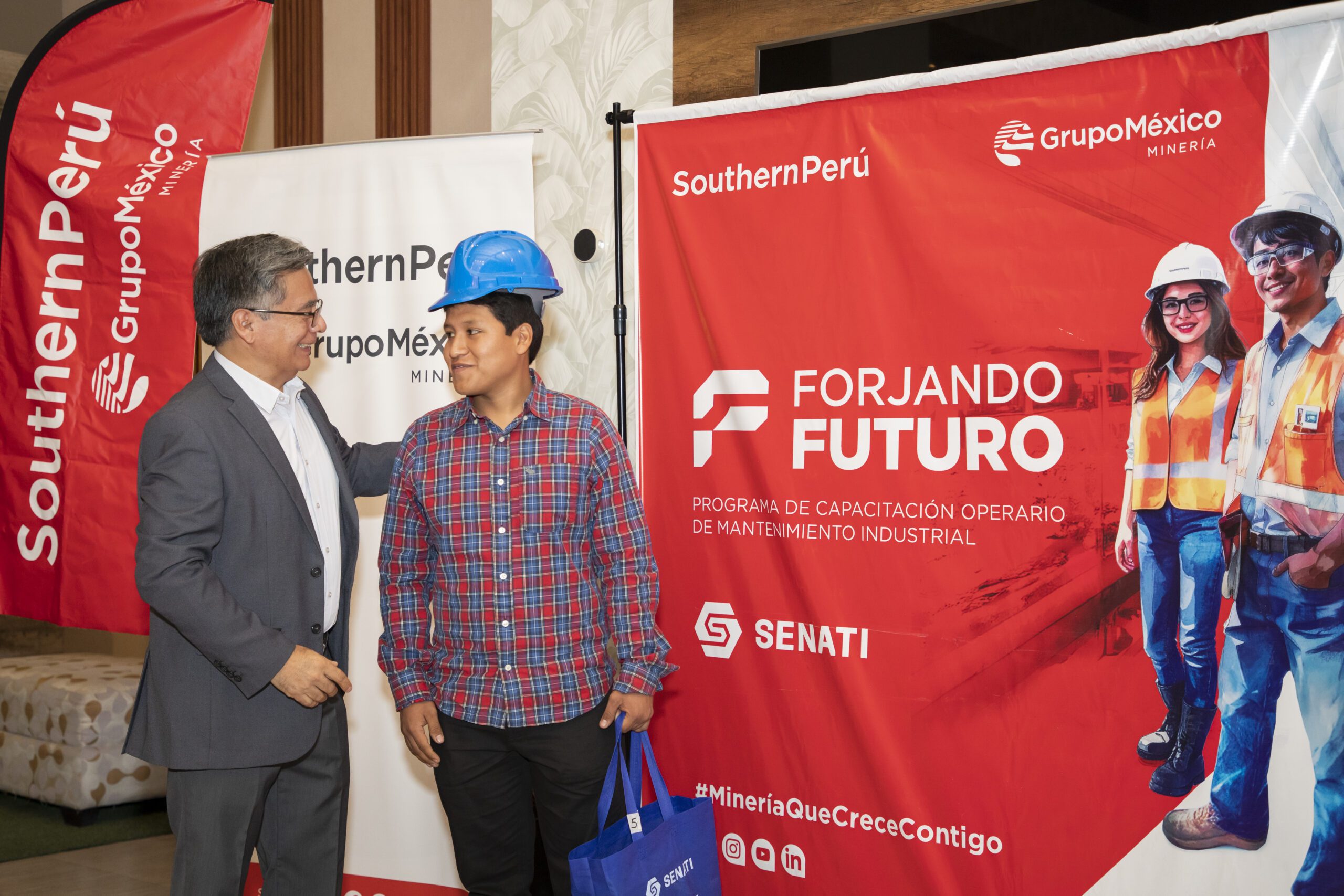20 jóvenes ileños acceden a beca técnica con el programa Forjando Futuro de Southern Perú 2 Beca tecnica con el programa Forjando Futuro de Southern Peru 14032025 3 scaled La Prensa Regional
