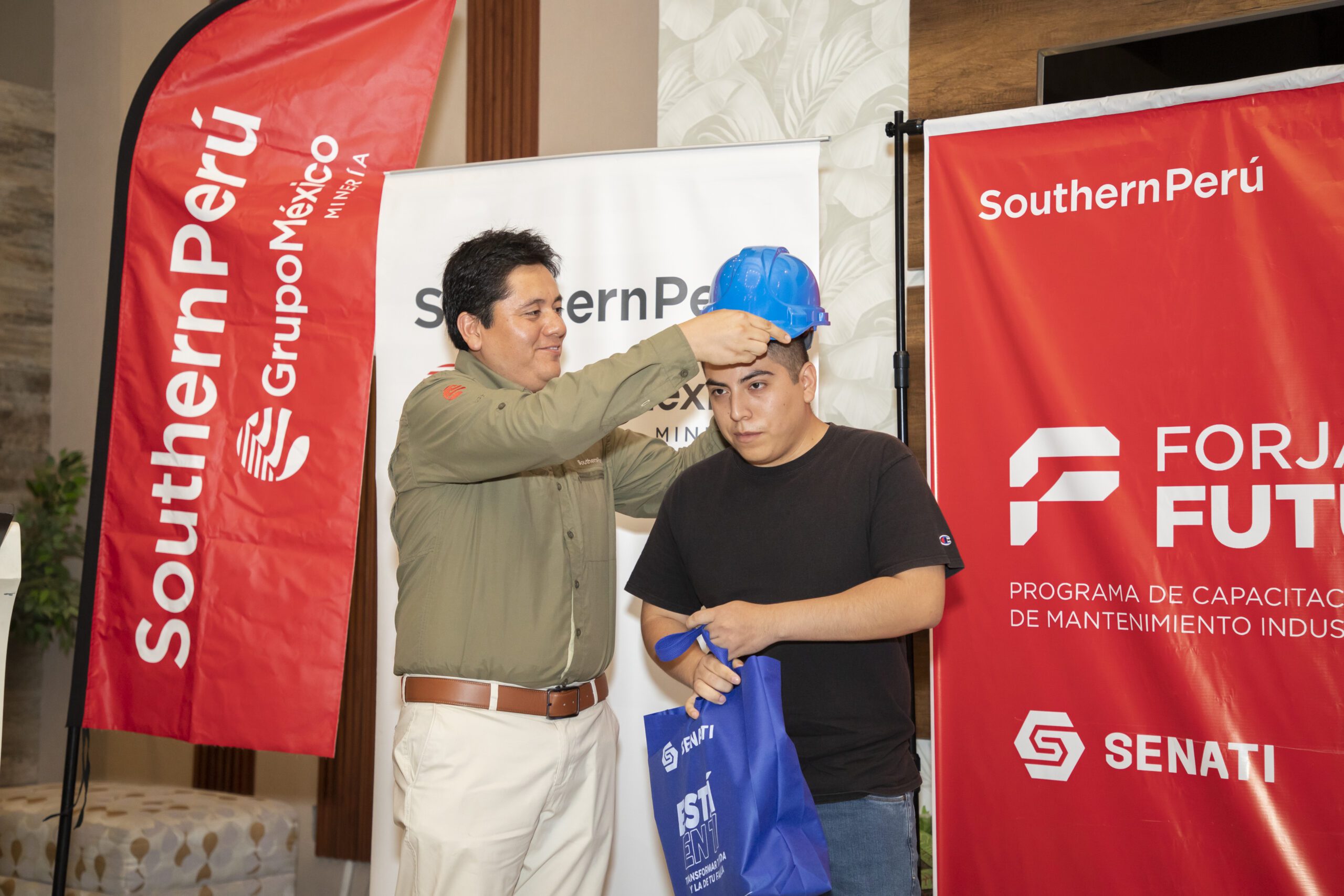 20 jóvenes ileños acceden a beca técnica con el programa Forjando Futuro de Southern Perú 3 Beca tecnica con el programa Forjando Futuro de Southern Peru 14032025 5 scaled La Prensa Regional