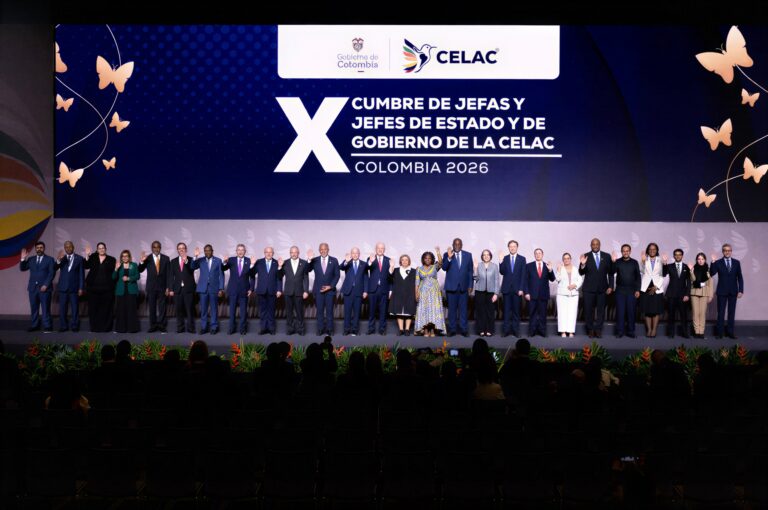 CELAC con pena y decadencia