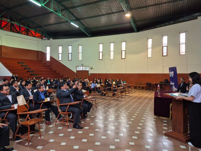 Docentes del instituto Basadre de Mollendo se capacitan con metodología internacional