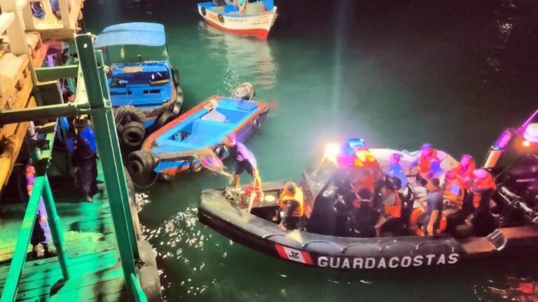 Capitanía de Puerto de Ilo rescata a 16 deportistas náuticos tras quedar a la deriva