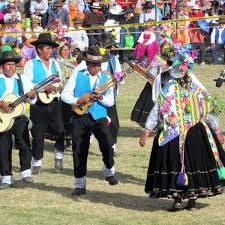 Trinquetes Políticos: El Charango de oro
