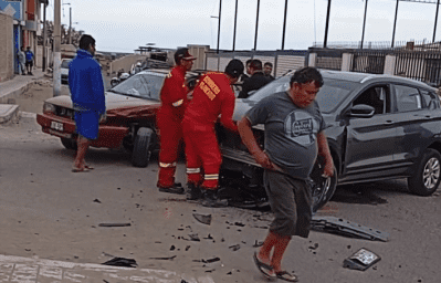 Dos heridos en choque vehicular a una cuadra de la comisaría de Alto Inclán
