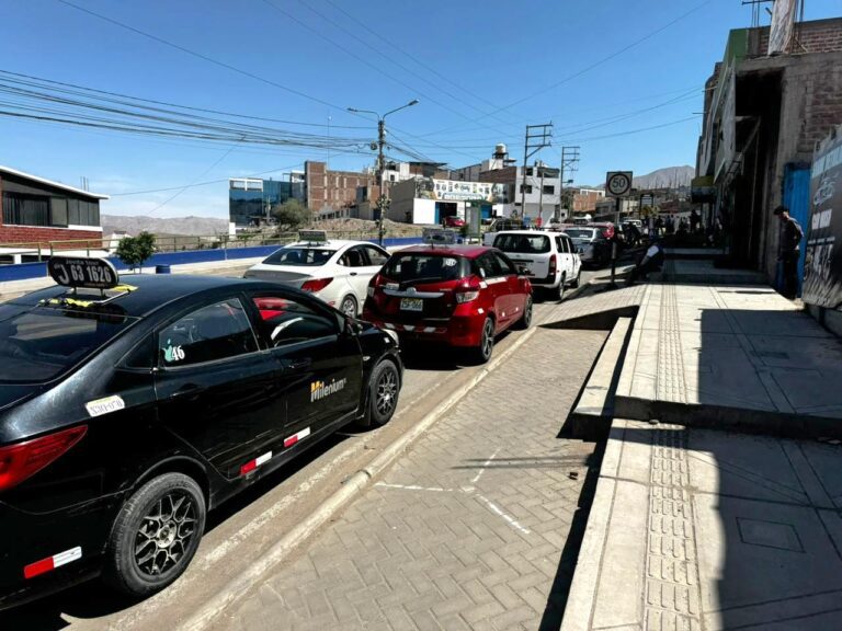Taxistas advierten posible suspensión del servicio por escasez y alza del combustible en Moquegua