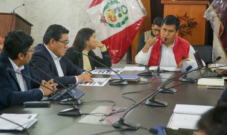 Consejero exige suspender cobro de peaje por caos vial en Uchumayo 