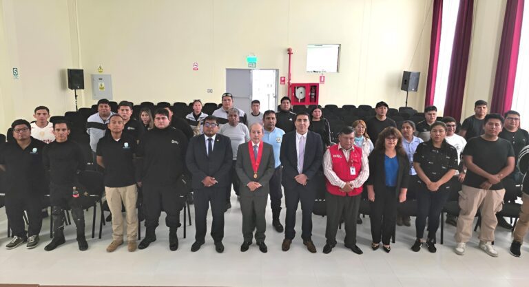 Corte de Moquegua fortalece la lucha contra la delincuencia con capacitación a policías y serenos