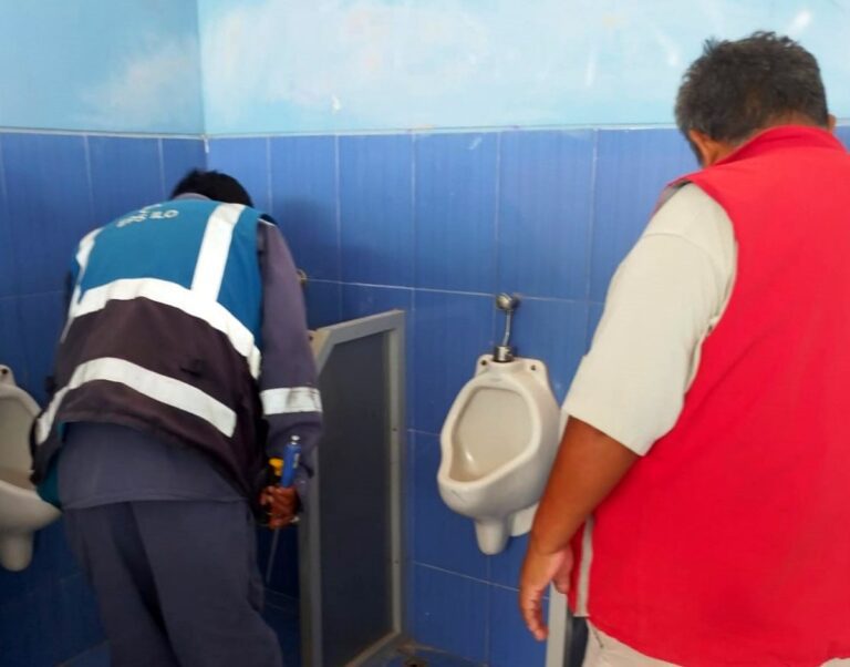 EPS Ilo realiza visitas técnicas en colegios para verificar instalaciones sanitarias