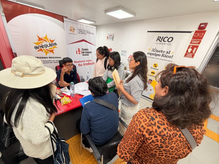 Alta demanda laboral en feria “Atrapa tu chamba”