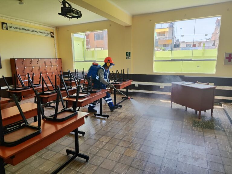 Realizan fumigación en colegios de Islay previo al inicio del año escolar