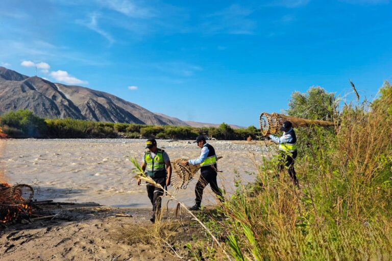 Operativo por veda del camarón: 30 isangas destruidas en el río Tambo