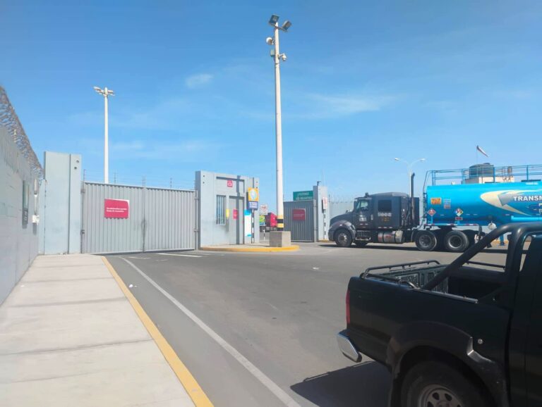 Fiscalía verifica precios y stock de combustible en Petroperú de Mollendo