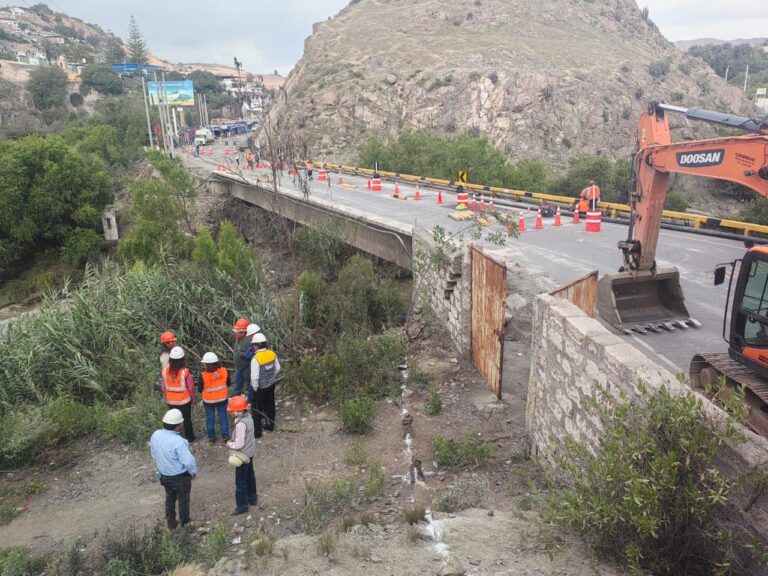 Inician montaje de puentes modulares en Uchumayo