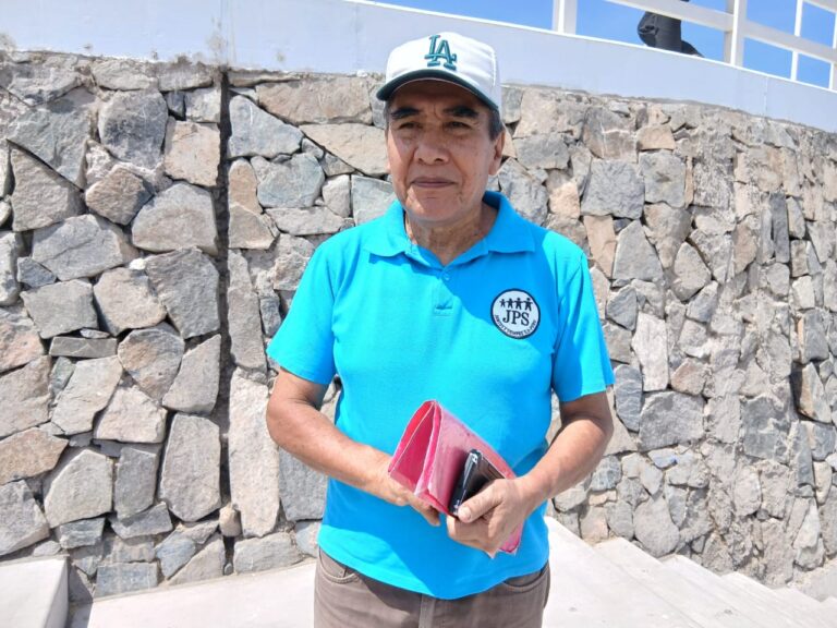 Dirigente de César Vallejo alerta riesgo sanitario por buzones colapsados y leptospirosis