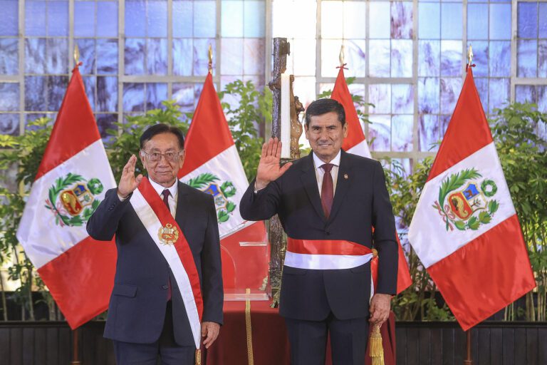 Luis Enrique Arroyo juró como nuevo presidente del Consejo de Ministros