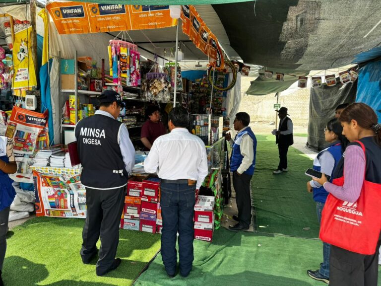 DIRESA Moquegua detecta rompecabezas y cuadernos de dudosa procedencia en feria escolar