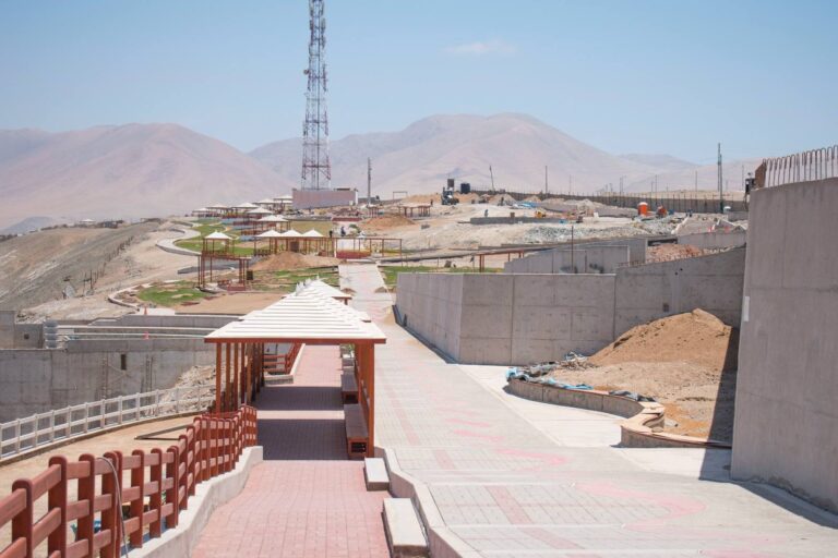 Vecinos de la urb. Luis E. Valcárcel piden iluminación del malecón superior de Enace