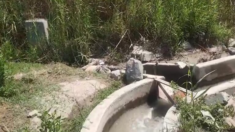 Hallan cadáver de adulta mayor en canal de regadío en la vía Mollendo–Mejía