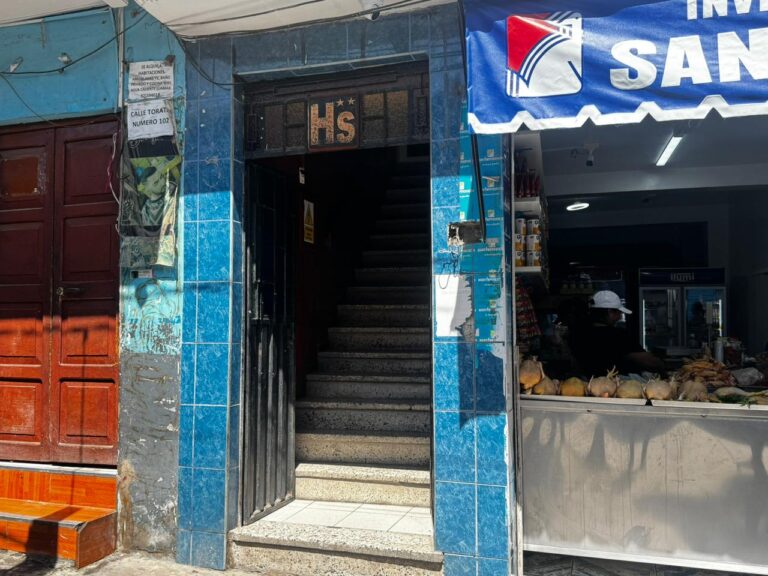 Mujer es hallada sin vida en hospedaje del centro de Moquegua