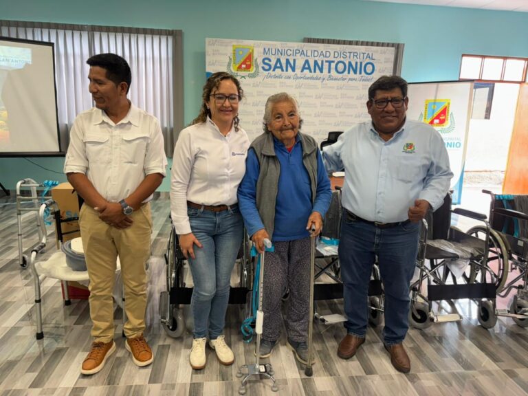 Municipio de San Antonio entrega ayuda a familias vulnerables con apoyo de Anglo American