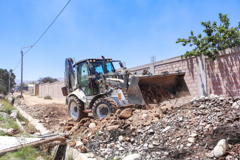 Entre cuatro y cinco obras municipales podrían paralizarse por escasez de combustible en Moquegua