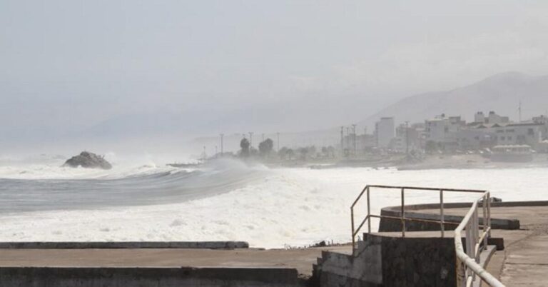 Cierran puerto de Ilo por oleajes anómalos y condiciones marítimas adversas