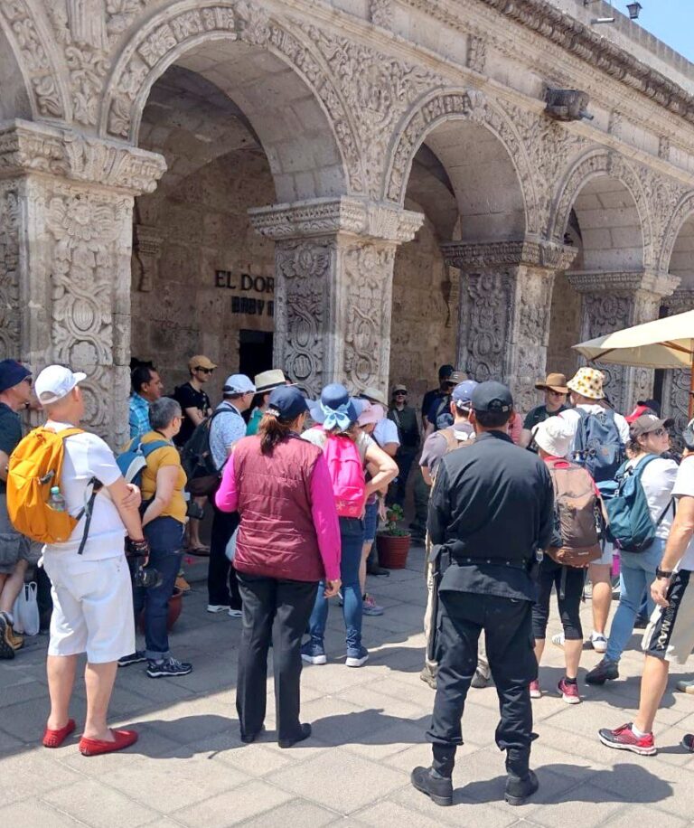 Fiscalizan servicios turísticos en el centro histórico de Arequipa 