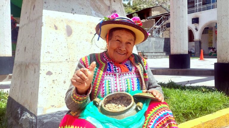 Adultos mayores de Pensión 65 fortalecen identidad cultural en Yunga
