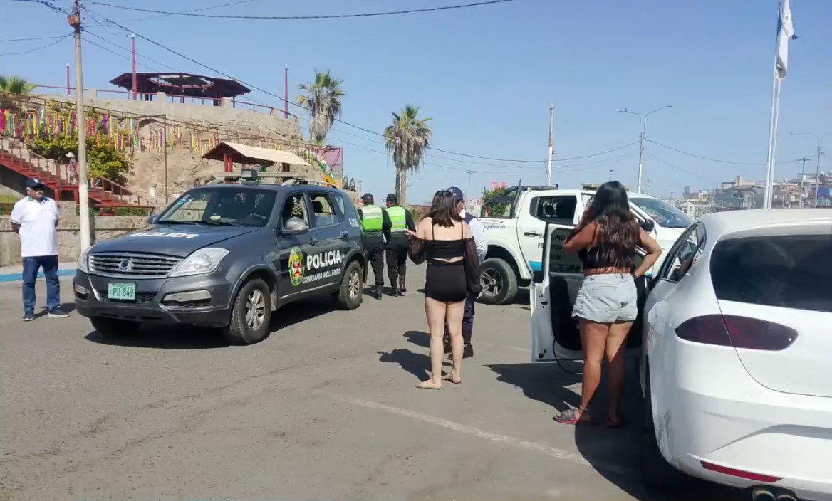 Dos policías protagonizan bochornoso incidente en playas de Mollendo 1 Policias pelea playas de Mollendo 19032026 2 La Prensa Regional