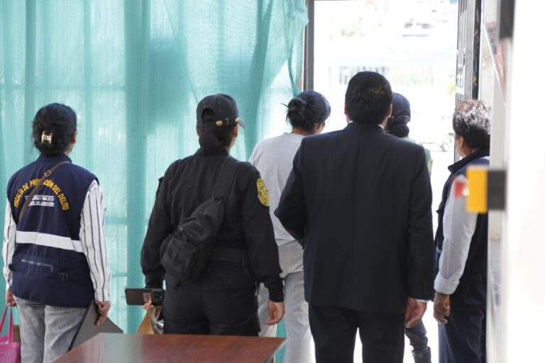 Intervienen a postulante por intentar ingresar con dispositivos electrónicos en examen de la UNAM