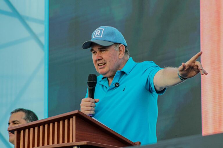 Fiscalía investiga a Rafael López Aliaga por ataques contra autoridades electorales