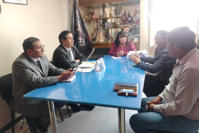 Autoridades evalúan transferencia del P. S. San Camilo a la Red de Salud Islay