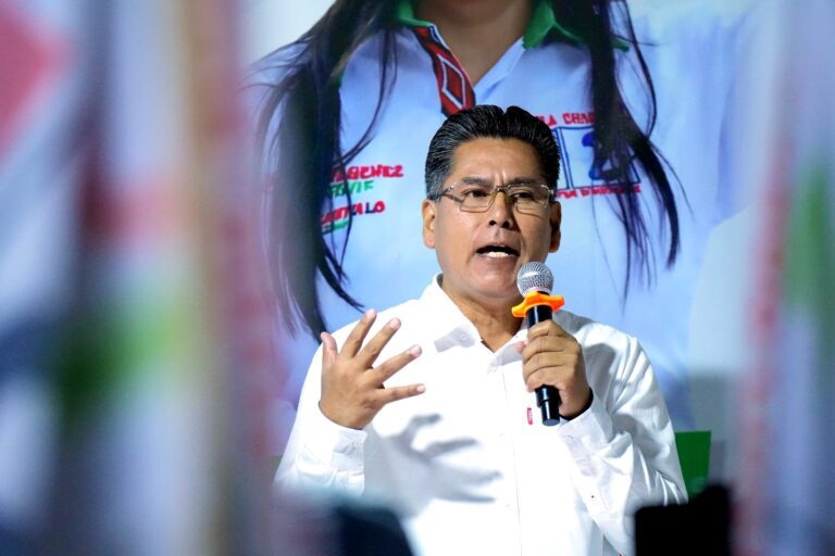 Trinquetes Políticos: Reeleccionista Cutipa no tiene gente