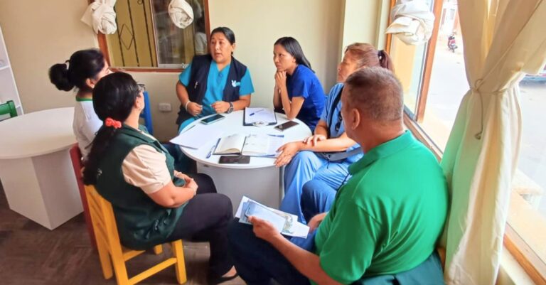 Coordinan visitas domiciliarias a adultos mayores en Deán Valdivia