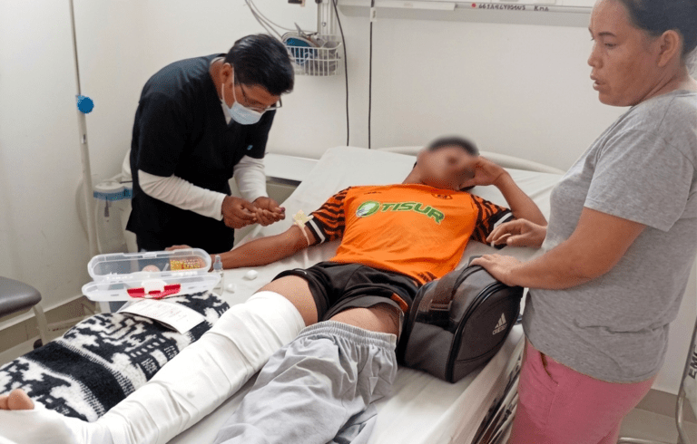Mollendo: joven futbolista sufre seria fractura, requiere apoyo tras ser operado