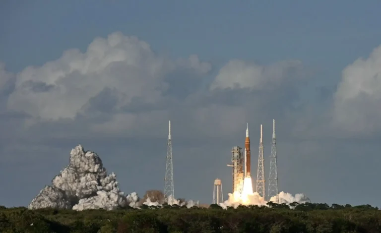 Artemis II despega con éxito y marca el regreso de misiones tripuladas a la Luna
