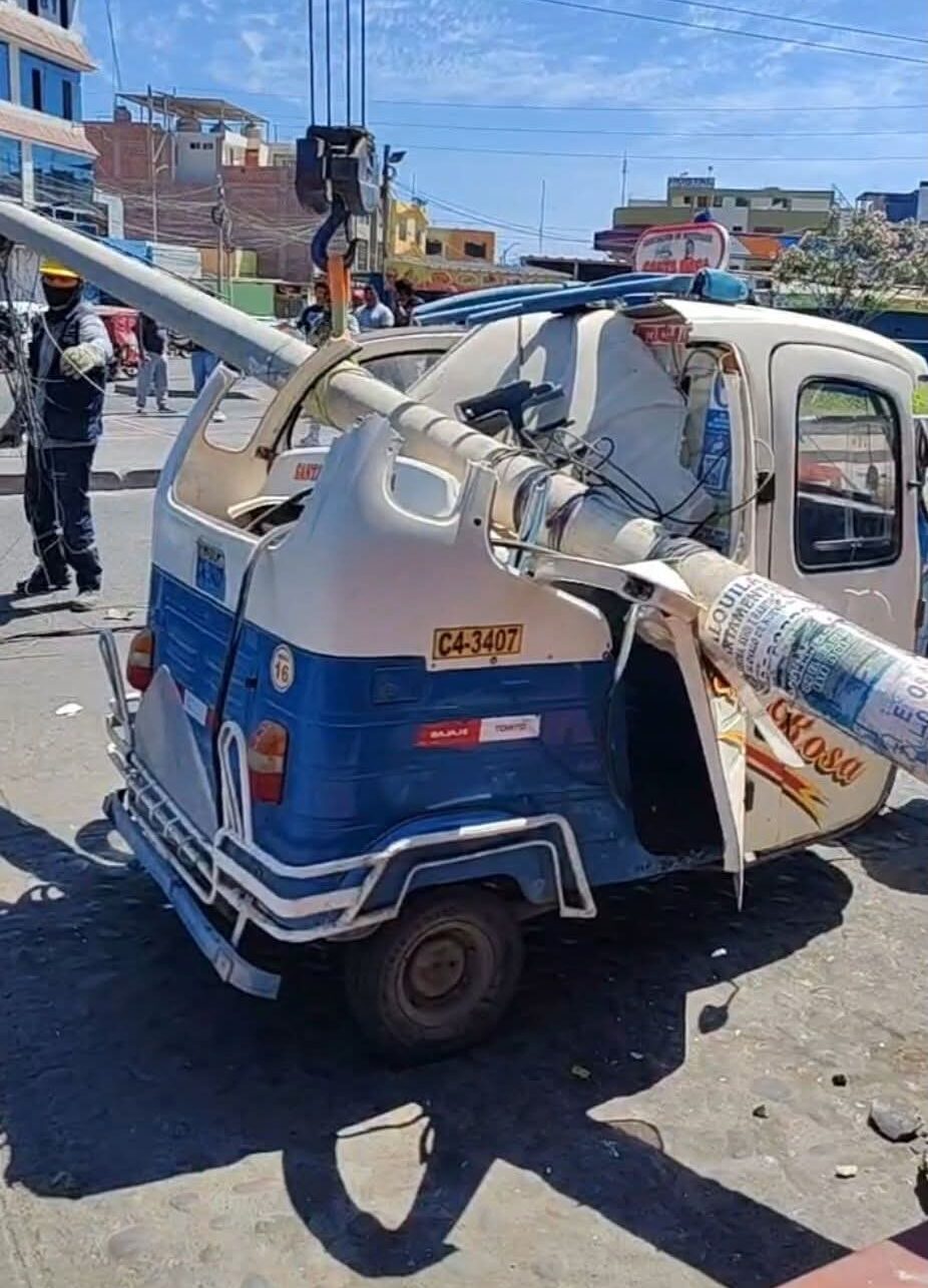 Pampa Inalámbrica: poste de alumbrado cae sobre mototaxi y causa serios daños 1 Caida de poste de Electrosur en Nuevo Ilo 17042026 3 e1776475006762 La Prensa Regional