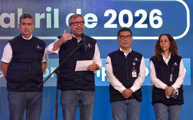 Caos logístico de la ONPE en Lima deja sin voto a miles y fuerza intervención del JNE