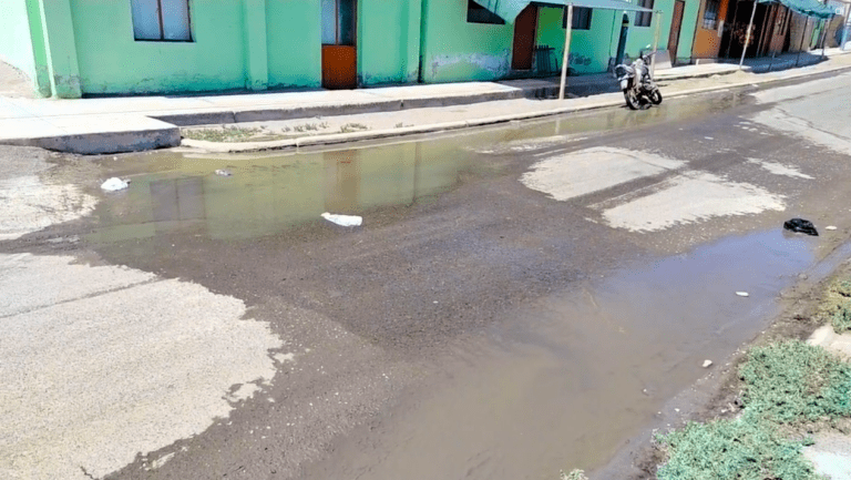 Colapso de desagüe afecta a vecinos en Alto La Punta