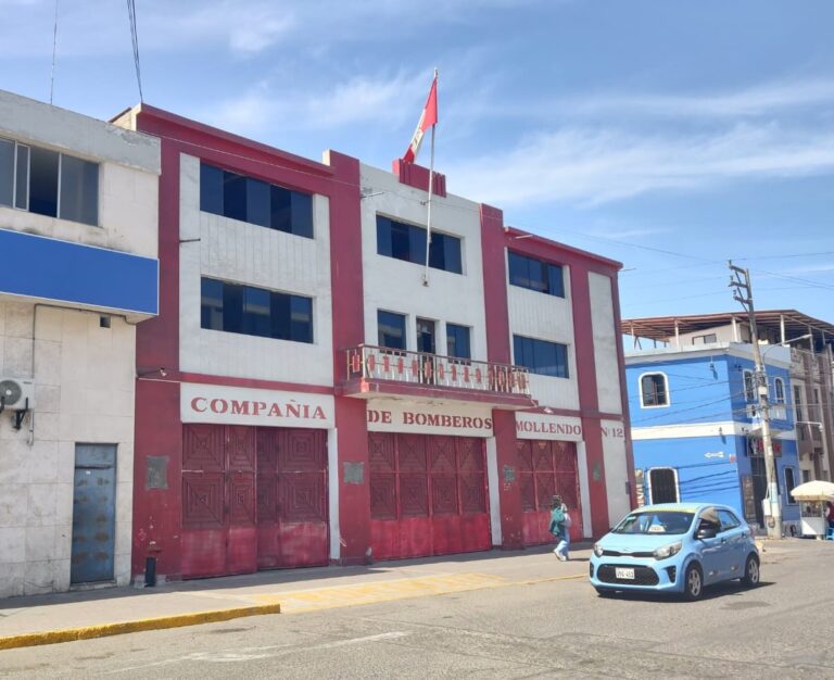 Nuevo comandante departamental inspecciona Cía. de Bomberos Mollendo N.° 12