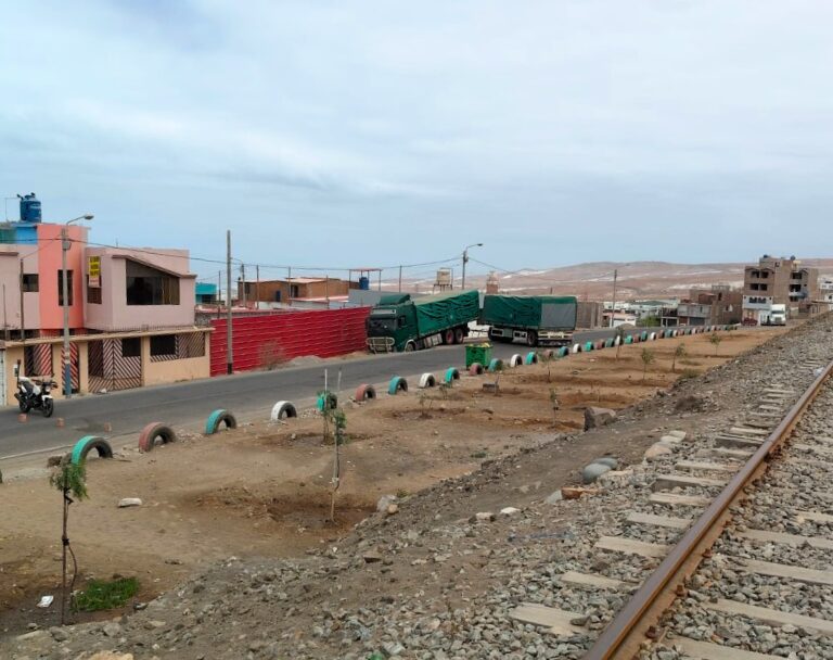 Tráiler boliviano se despista en vía de Evitamiento