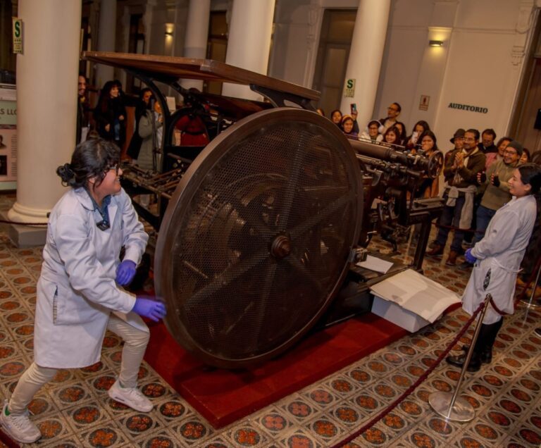 Después de un siglo, la histórica imprenta de José Carlos Mariátegui vuelve a funcionar