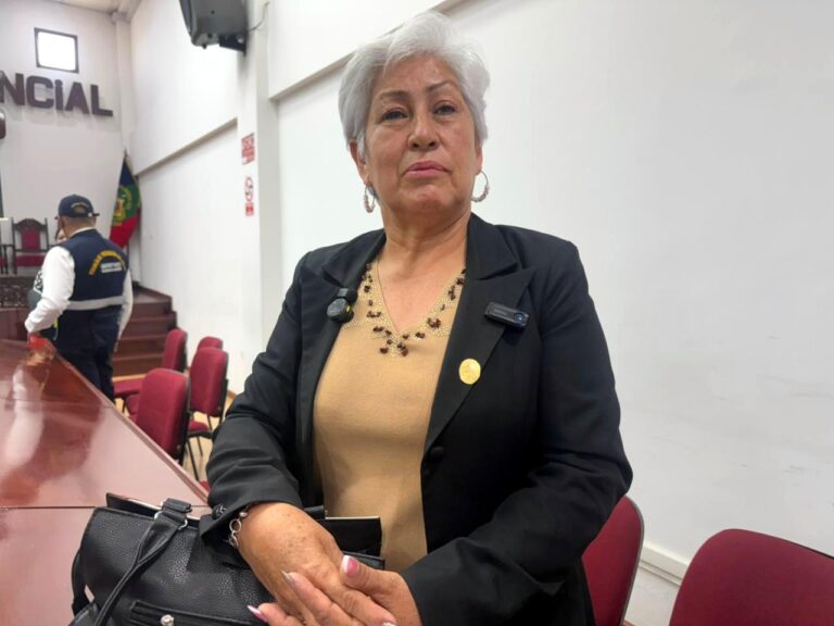Alcaldesa de Samegua anuncia evaluación de funcionarios
