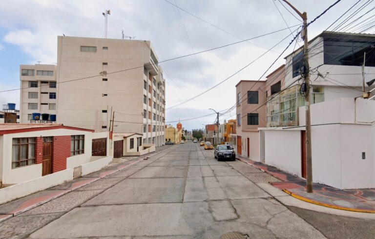 Banda delincuencial roba departamentos en edificio El Minero