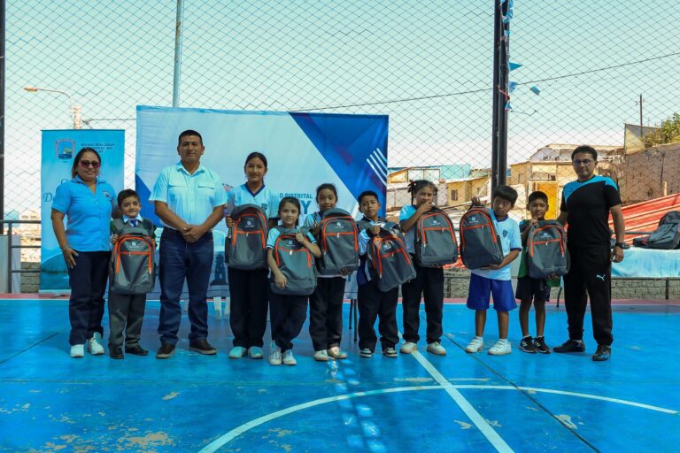 Cuatro instituciones educativas de Matarani reciben kits escolares
