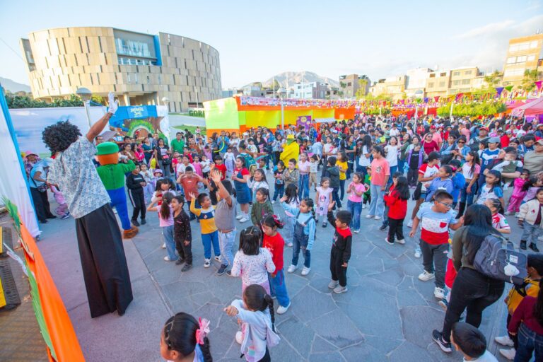 Centenares de niños participaron en festival organizado por el GORE Moquegua