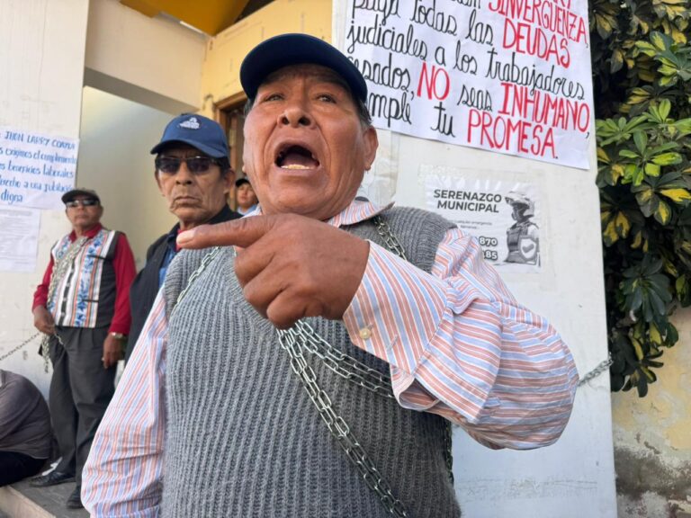 Jubilados de la MPMN continúan en huelga por deudas impagas