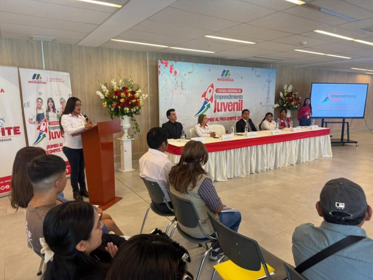 Lanzan primera Escuela de Emprendimiento Juvenil en Moquegua