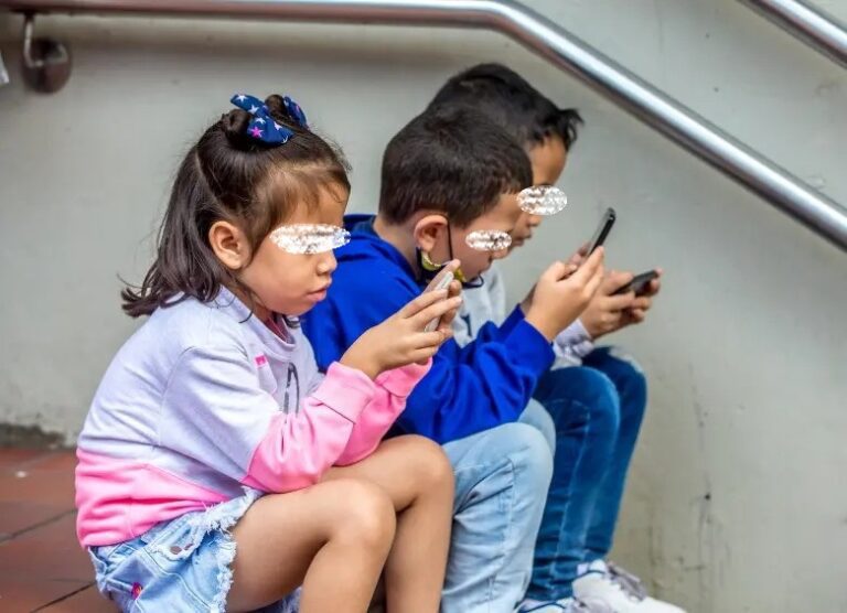 Cocachacra: alertan sobre uso excesivo de celulares en menores